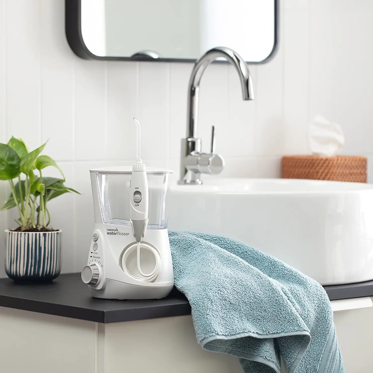 Máy tăm nước Waterpik Ultra Professional WP-660EU (7 đầu tăm)