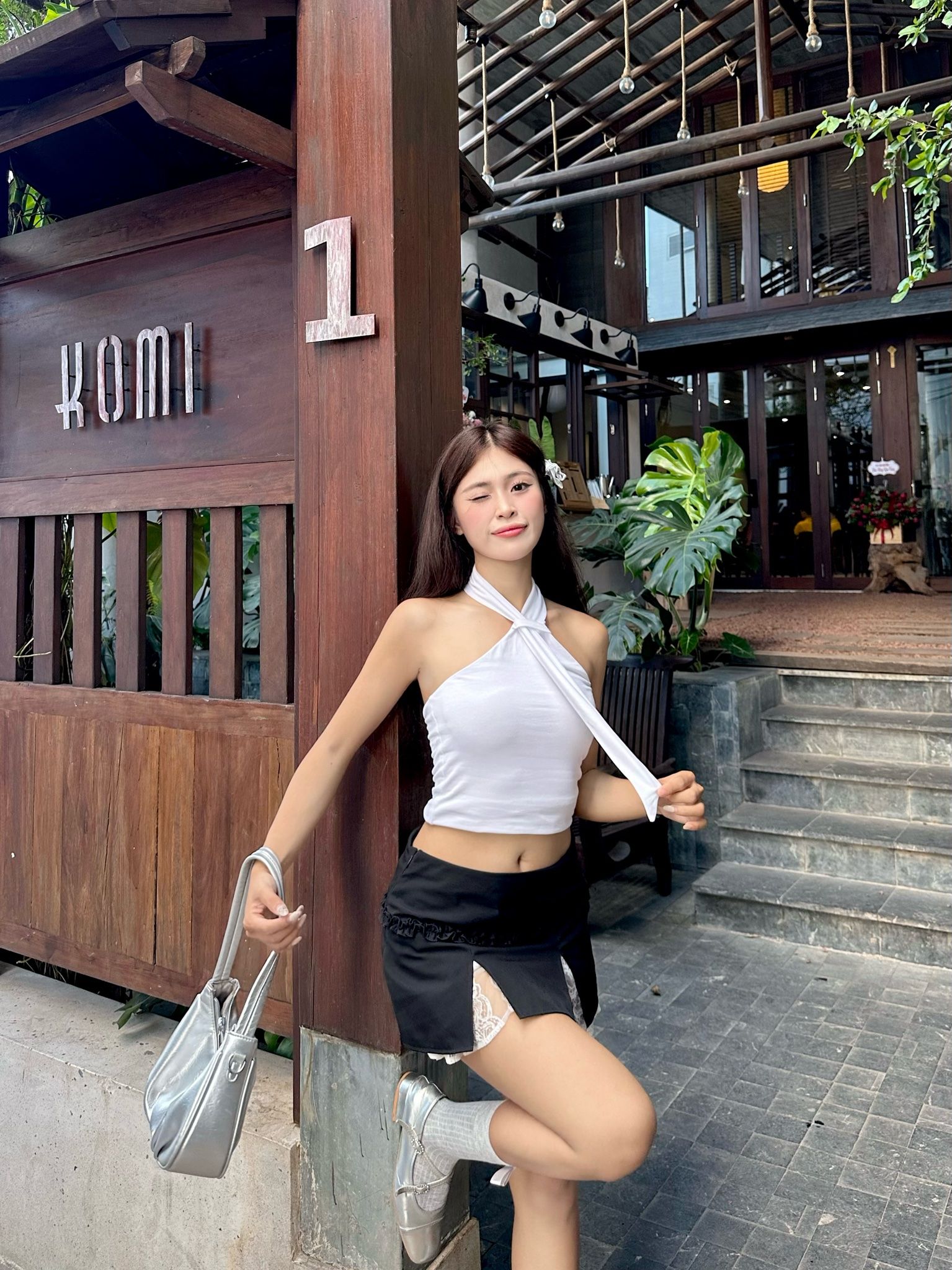  CLÉLIE Áo yếm hở lưng thiết kế cổ cà vạt  CARA TOP 