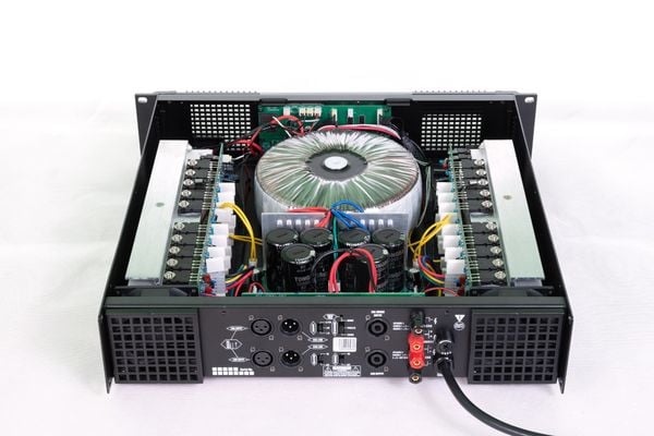 Power Amplifier GUINNESS PA - 2000