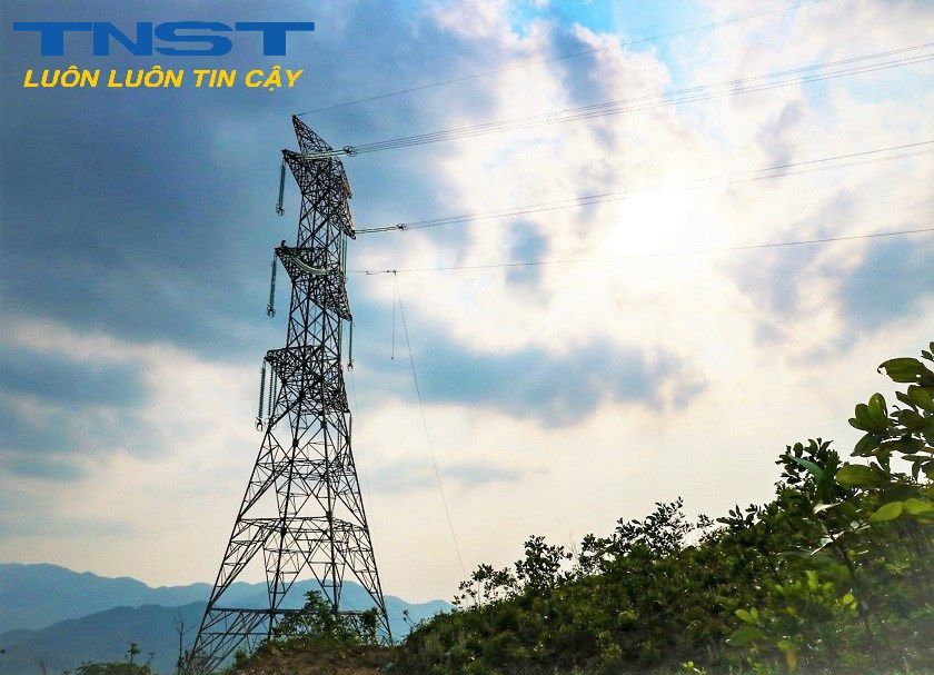  Cột đường dây 500kV Dốc Sỏi - Pleiku2 