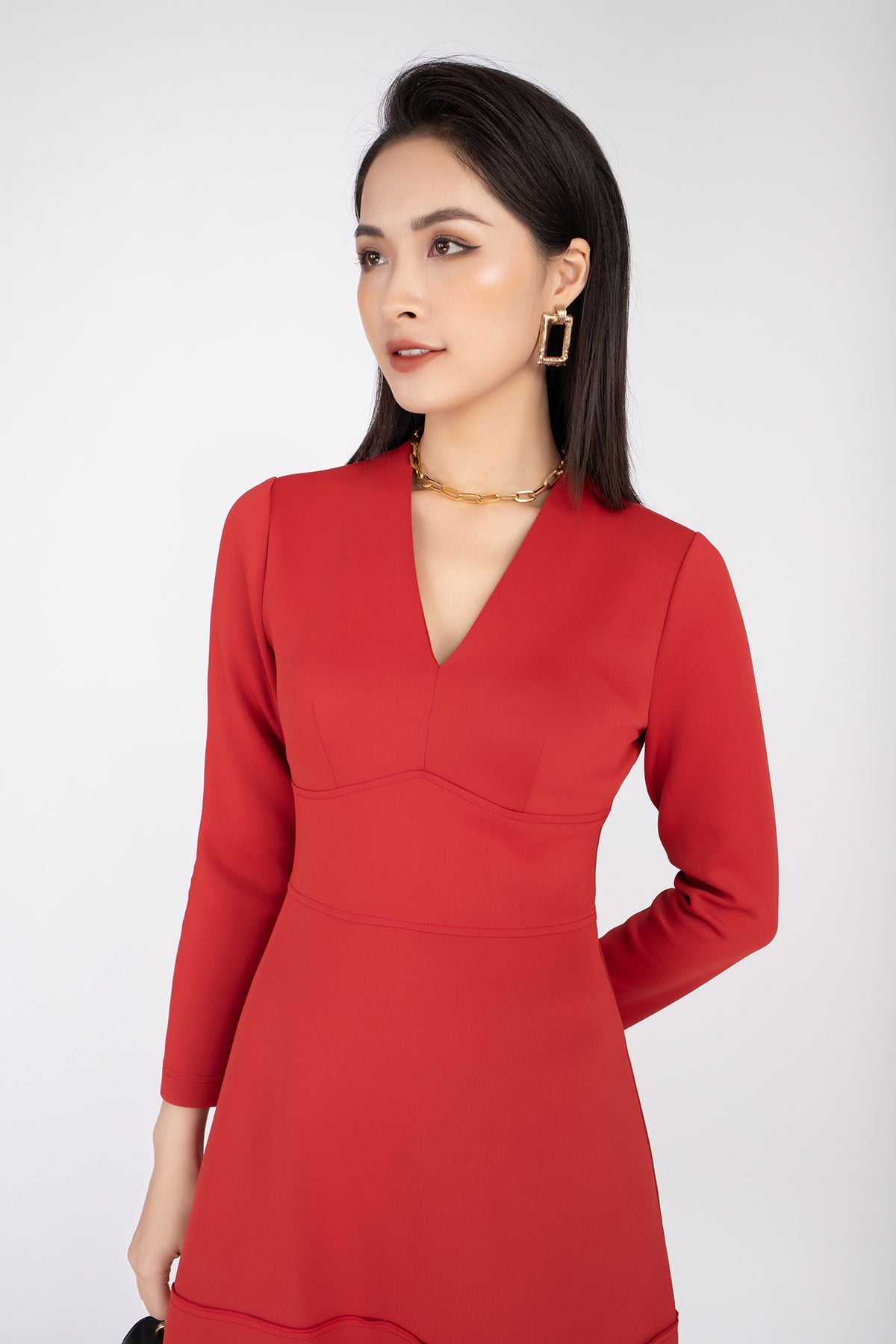  Đầm công sở chất liệu cotton cổ tim dáng midi dài tay FDC93257 