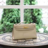  Kelly Pochette KP22 Swift Leather Craie GHW 