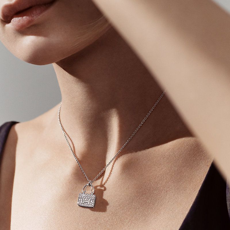 Hermes 2024 logo necklace