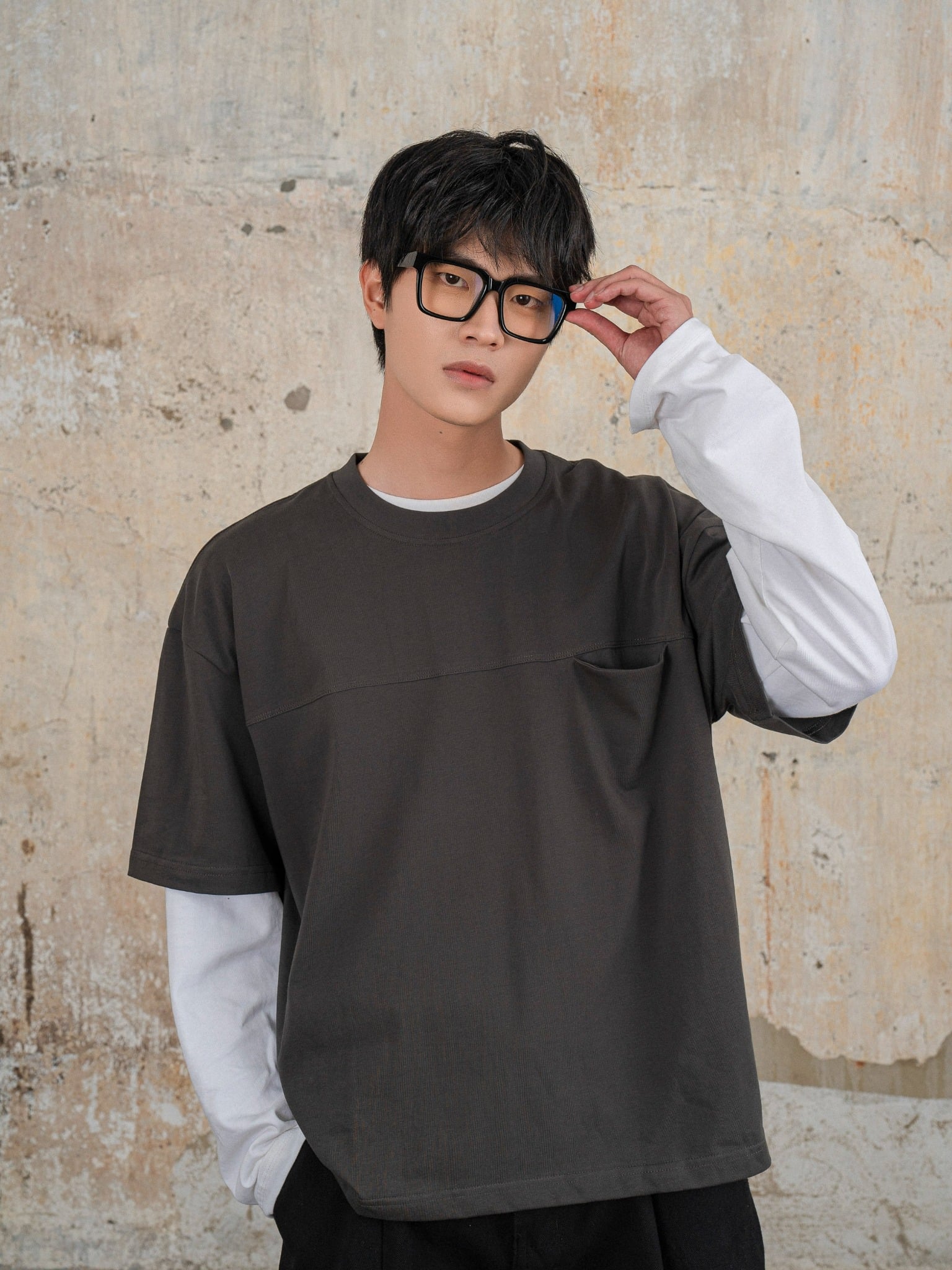  HOWS® BASIC TEE V.2 / LEAD GRAY 