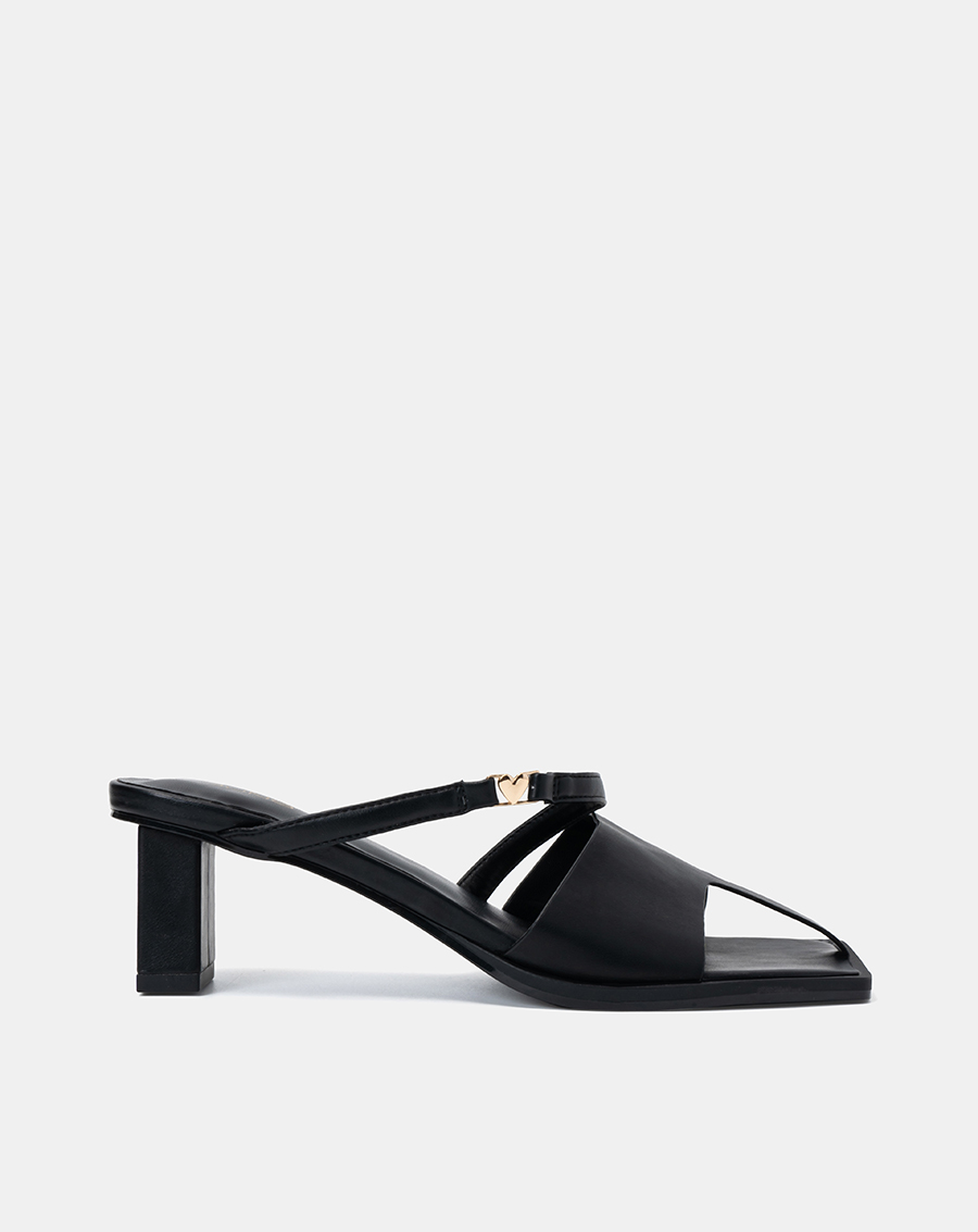 Giày sandal cut out trang trí khoá trái tim - Image 1