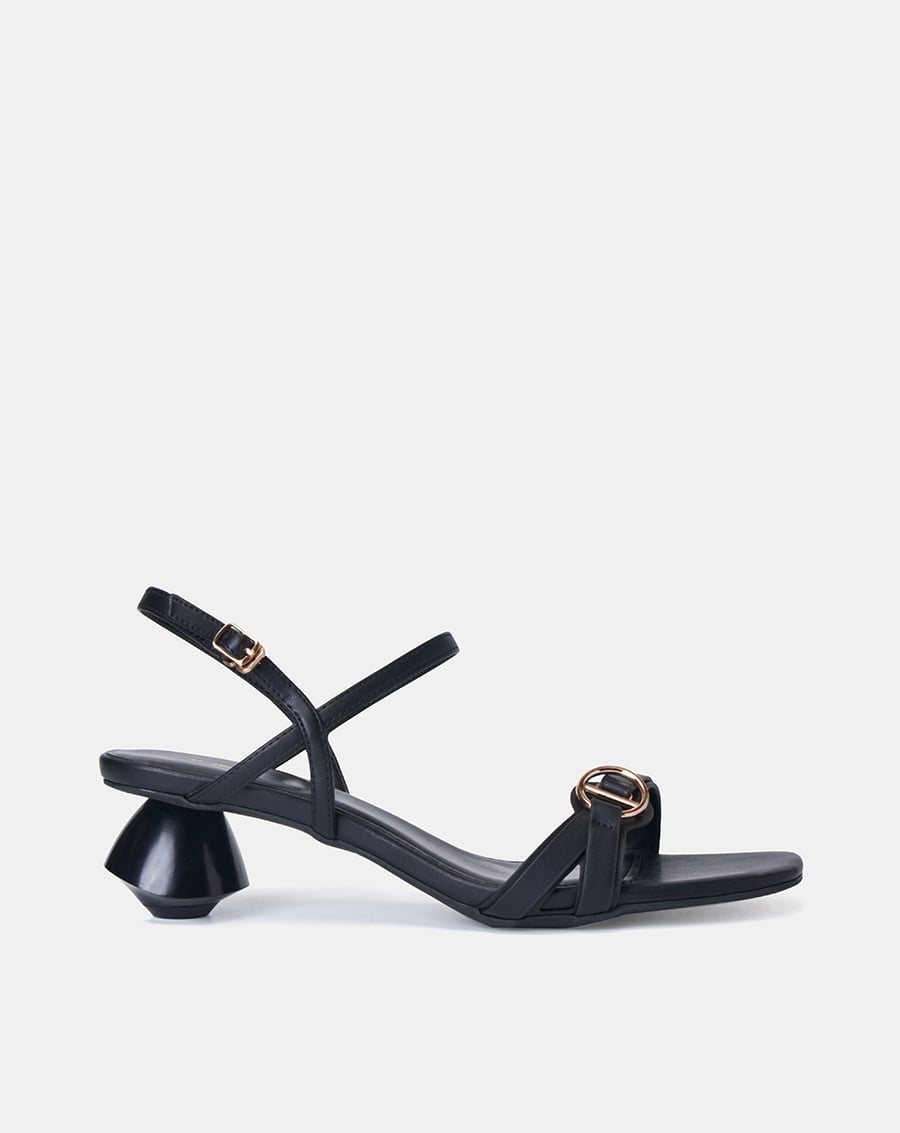 Giày Sandal Quai Ngang Trang Trí Khóa - Image 1
