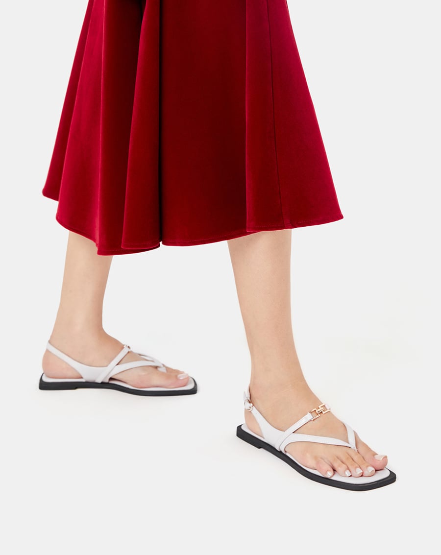 Giày Sandal Bệt Xỏ Ngón Trang Trí Khóa - Image 2