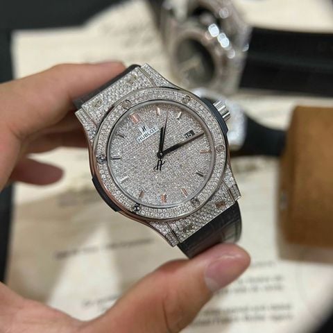  Đồng hồ Hublot Classic Fusion Titanium 42mm full kim cương mới 100% 