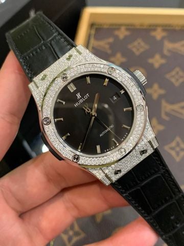  Đồng hồ Hublot Classic Fusion Black Lên Moissanite Hongkong 