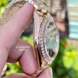  Rolex Daydate Rose Gold 118235 v40 - Lên Kim Moissanite 