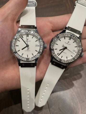  Đồng hồ Hublot nữ Classic Fusion Mat White 581.NE.2010.LR.1204 - Lên Kim Cương Thiên Nhiên và Lên Moissanite 