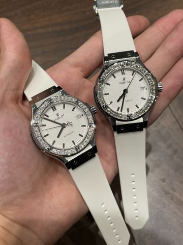  Đồng hồ Hublot nữ Classic Fusion Mat White 581.NE.2010.LR.1204 - Lên Kim Cương Thiên Nhiên và Lên Moissanite 