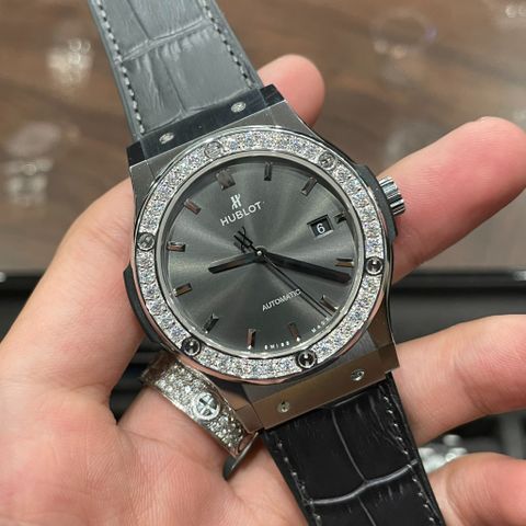  Đồng hồ Hublot Classic Fusion Titanium Lên Moissanite Hồng Kong - Replica 