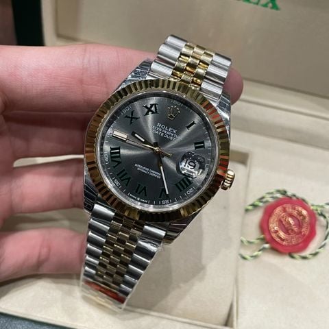  Đồng Hồ Rolex Datejust Calibre 3235 EW 126300 Mặt Số Rhodium Tối Cọc Số La Mã Xanh Lục 