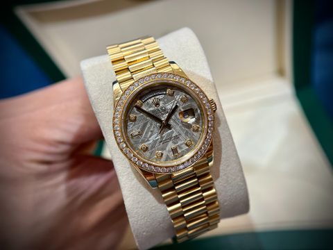  ROLEX DAY-DATE 36MM CHẾ TÁC ĐÍNH KIM CƯƠNG - MẶT SỐ THIÊN THẠCH REP 1:1 