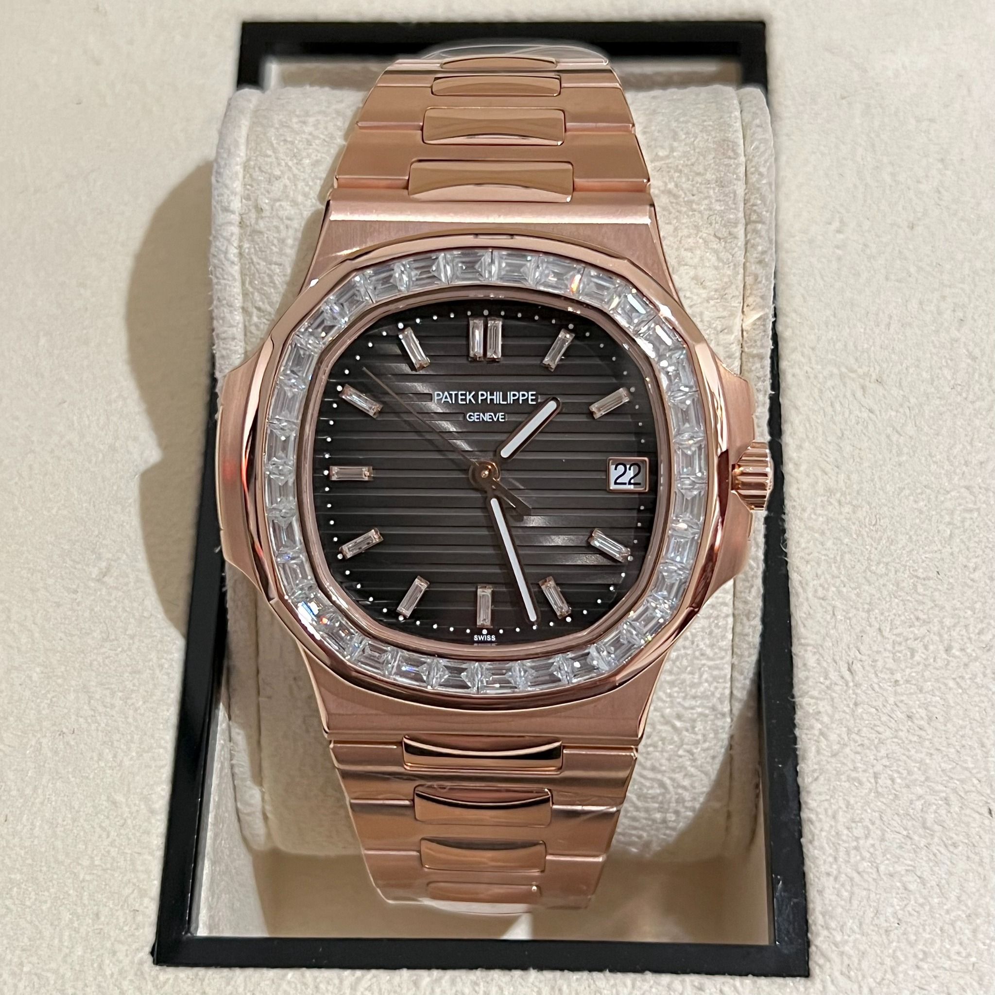 Patek Philippe Nautilus 5723/1R/001 Gold Bọc Vàng Kim Cương Moissanite ...