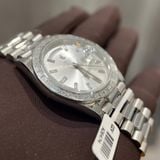  Đồng Hồ Rolex Day-Date 228394TBR Mặt Số Bạc Cọc Số Kim Cương Baguette 