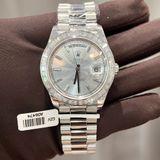  Đồng Hồ Rolex Day-Date 228394TBR Mặt Số Bạc Cọc Số Kim Cương Baguette 