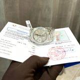  Đồng Hồ Rolex Day-Date 228394TBR Mặt Số Bạc Cọc Số Kim Cương Baguette 