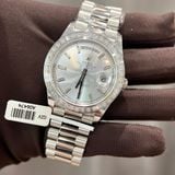  Đồng Hồ Rolex Day-Date 228394TBR Mặt Số Bạc Cọc Số Kim Cương Baguette 