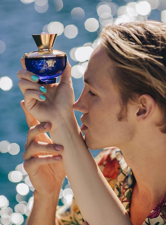 DYLAN BLUE VERSACE + Perfumero: El Aroma de la Confianza y la Elegancia - DYLAN BLUE VERSACE + Perfumero