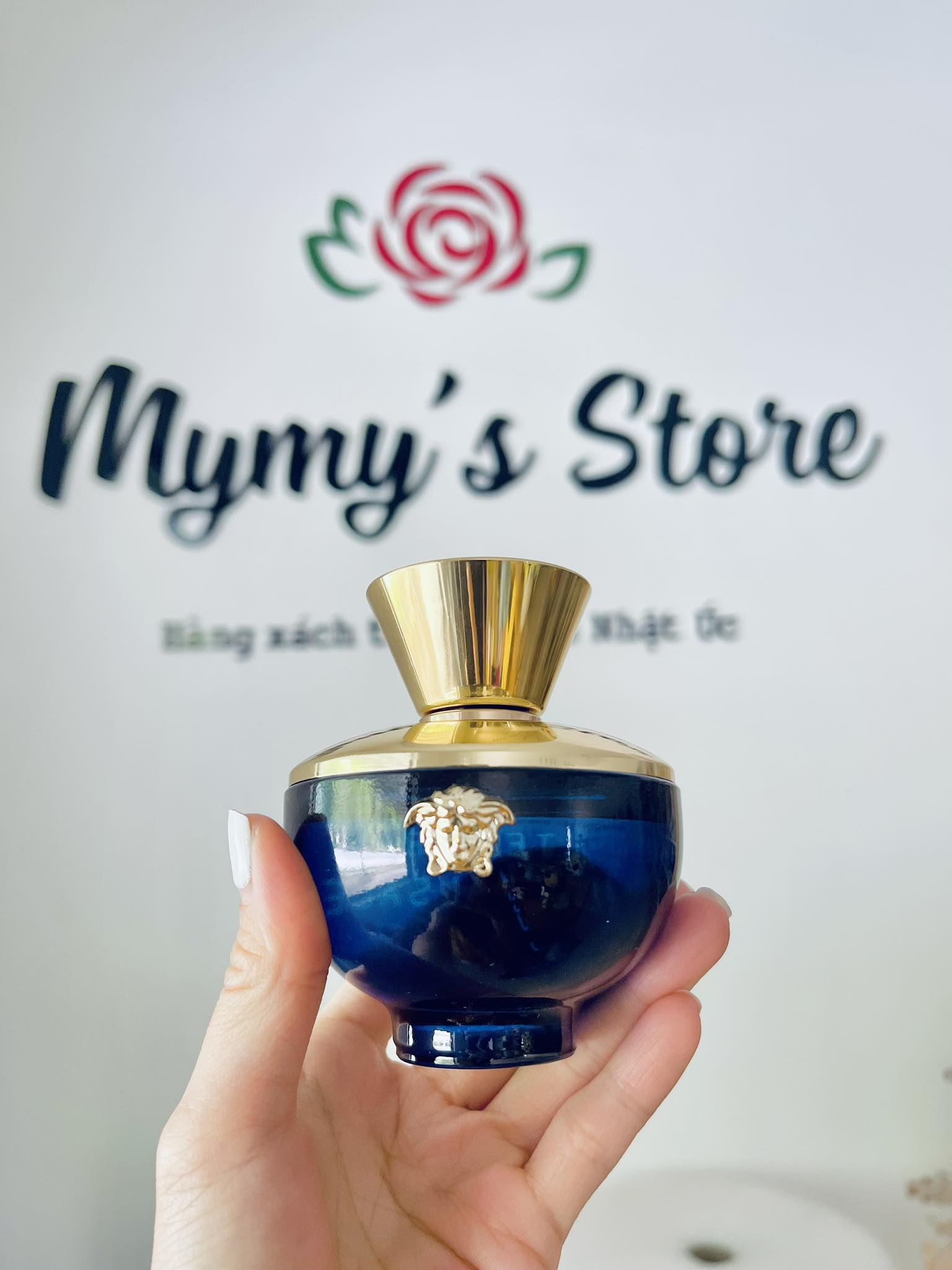DYLAN BLUE VERSACE + Perfumero: El Aroma de la Confianza y la Elegancia - DYLAN BLUE VERSACE + Perfumero
