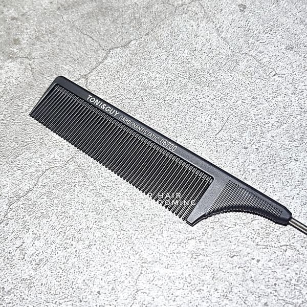  Lược răng khít có cán nhọn TONI & GUY CARBONANTISTATIC 