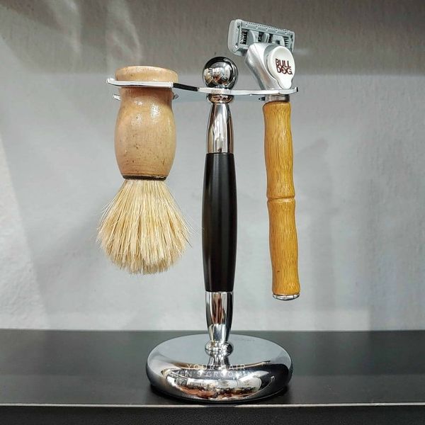  Giá đỡ dao cạo và cọ cạo râu Ubersuave Black & Chrome Shaving Stand - Chính hãng Singapore 