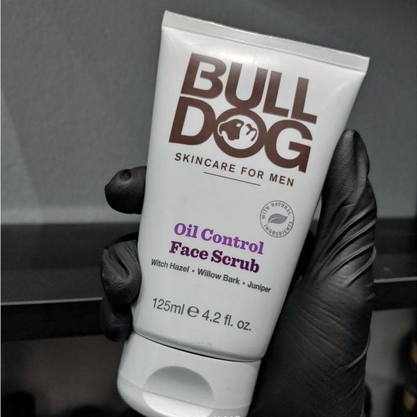  Kem tẩy da chết Bulldog Oil Control Face Scrub - 125ml 