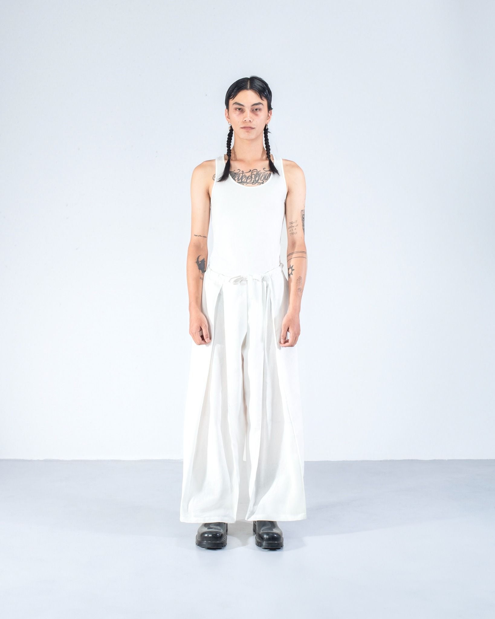 LINEN BOX PLEATED PANTS