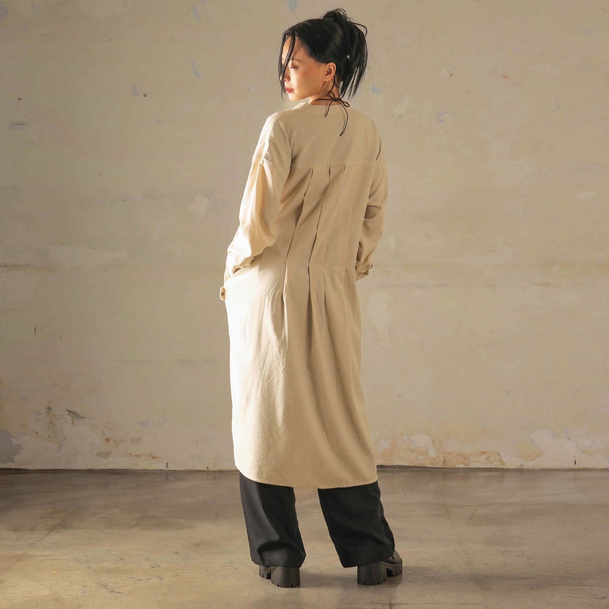 PLEATED BACK LONG TOP