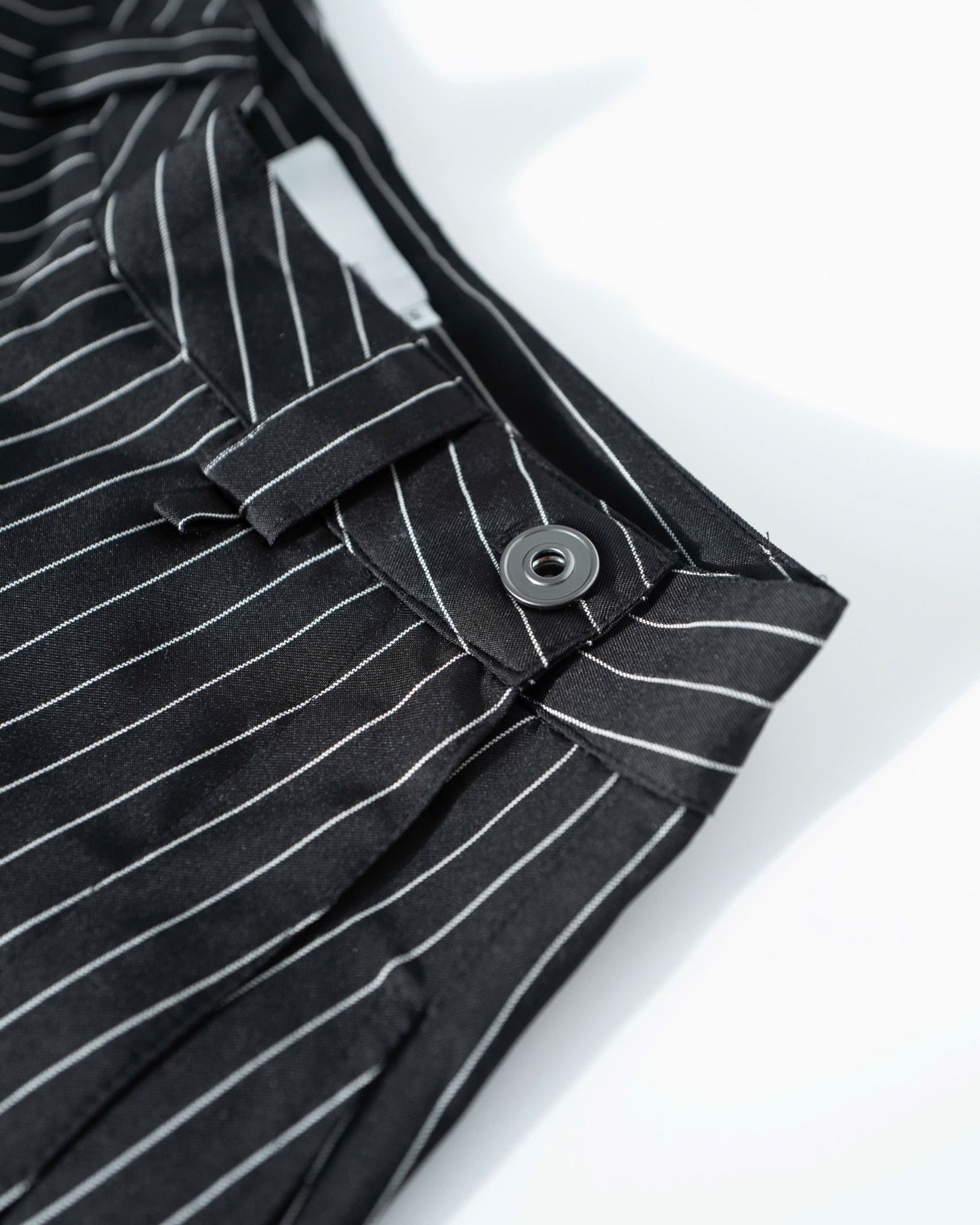 WAG BAGGY SHORT BLACK STRIPES