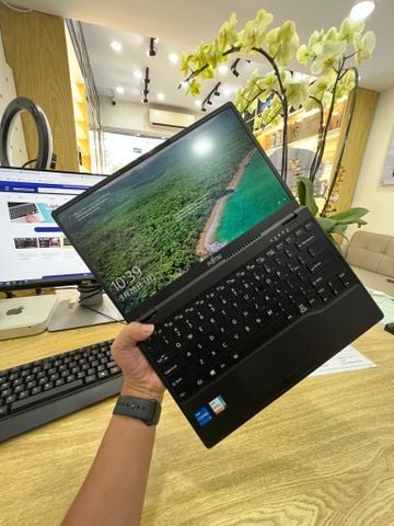  Fujitsu UH-X 13.3" - Intel Core i5-1135G7 / 16GB / 512GB / FHD 