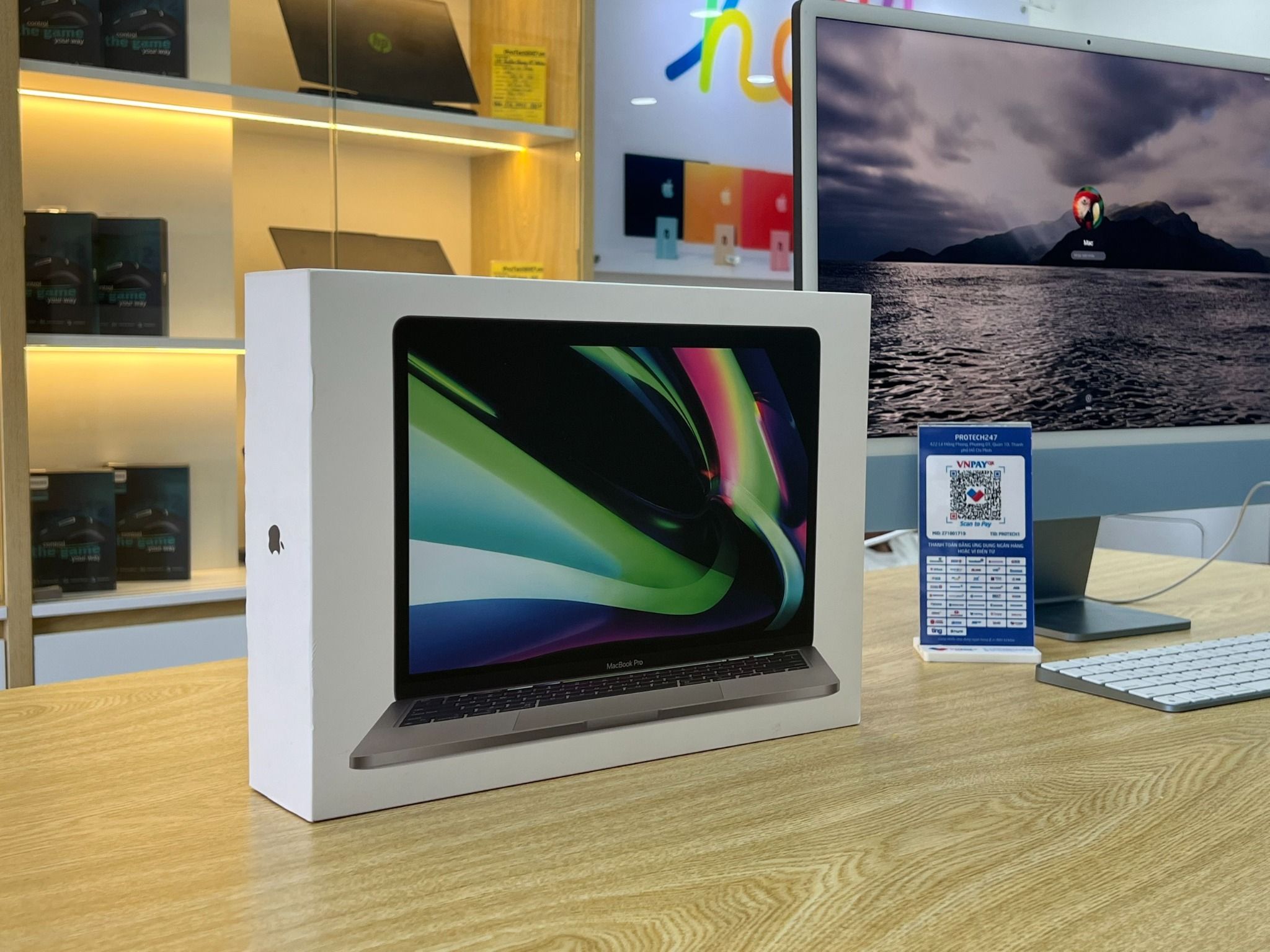  Macbook Pro M1 13 inch 2020 - Apple M1 8-Core CPU / 8GB / 256GB SSD (USED) 