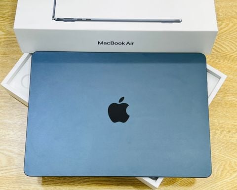  Apple Macbook Air M2 8-core CPU/8GB/256GB/8-core GPU/13.6"/(MLY33SA/A) Midnight (USED) 