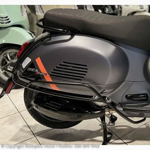 Khung Bảo Vệ Thân Sau MY2023 Màu Đen Vespa GTS & Vespa GTV (2023) - 1B010561