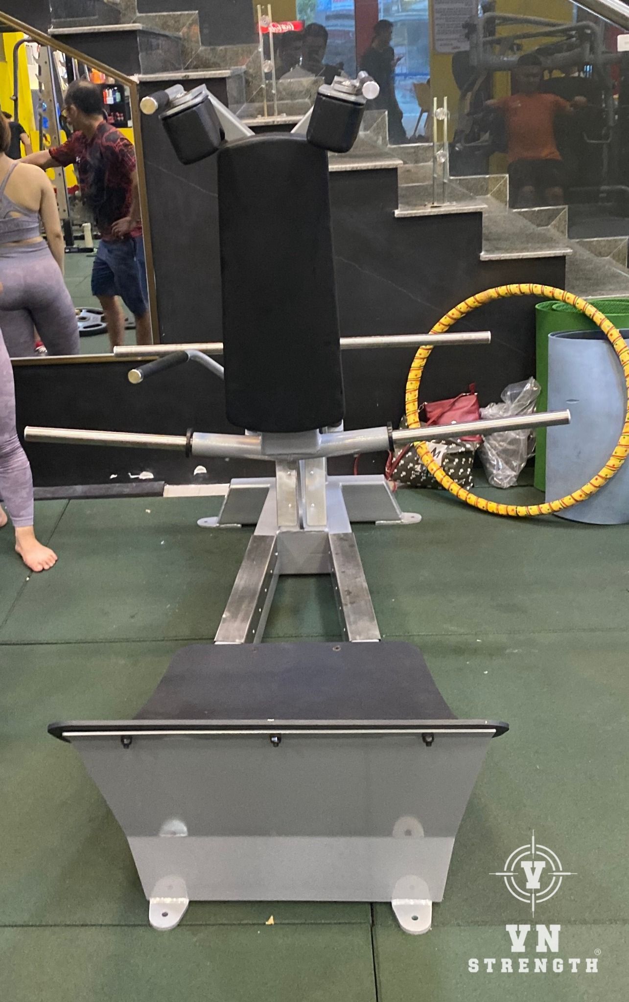 MÁY ĐẠP CHÂN︱PLATE LOADED SQUAT︱VNS001