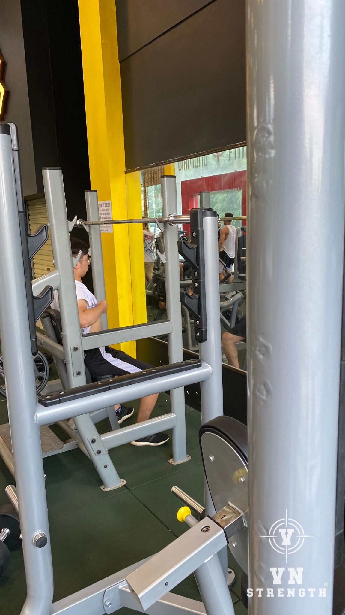 MÁY ĐẠP CHÂN︱PLATE LOADED SQUAT︱VNS001