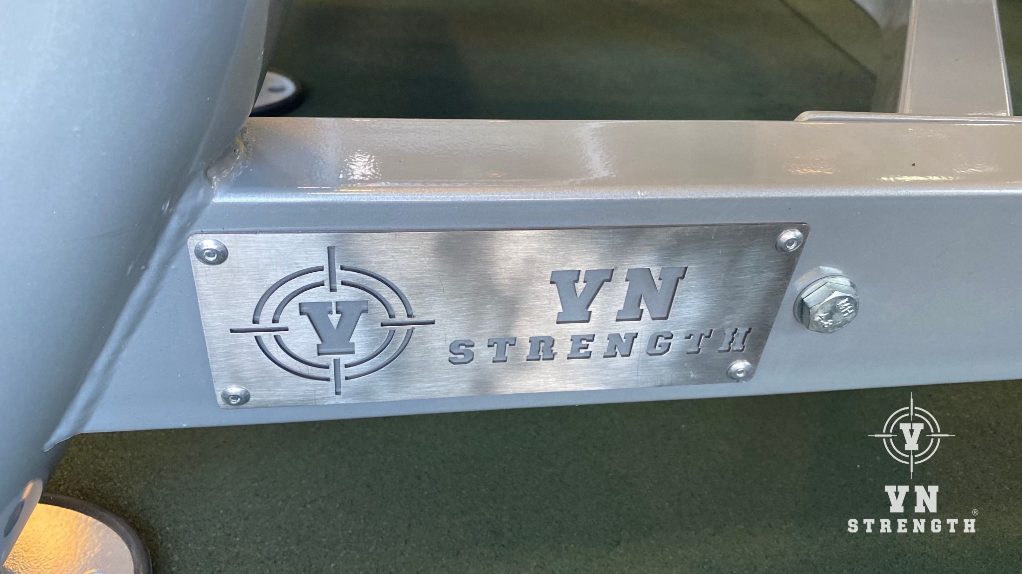 MÁY ĐẠP CHÂN︱PLATE LOADED SQUAT︱VNS001