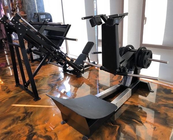 MÁY ĐẠP CHÂN ∣ PLATE LOADED SQUAT ∣ VNS001