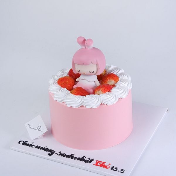  Bánh gắn tượng bé gái, dâu - Bánh kem sinh nhật Đà Nẵng 