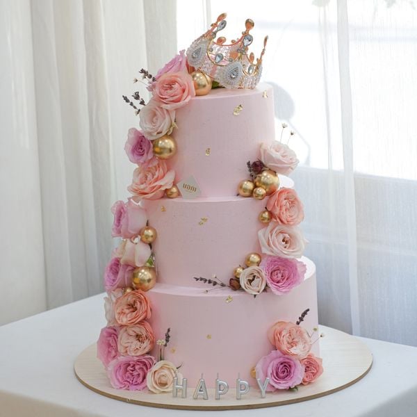  Bánh 3 tầng bắt hoa tươi 