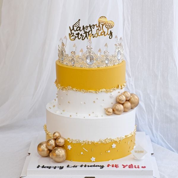  Bánh 2 tầng gắn vương miện 