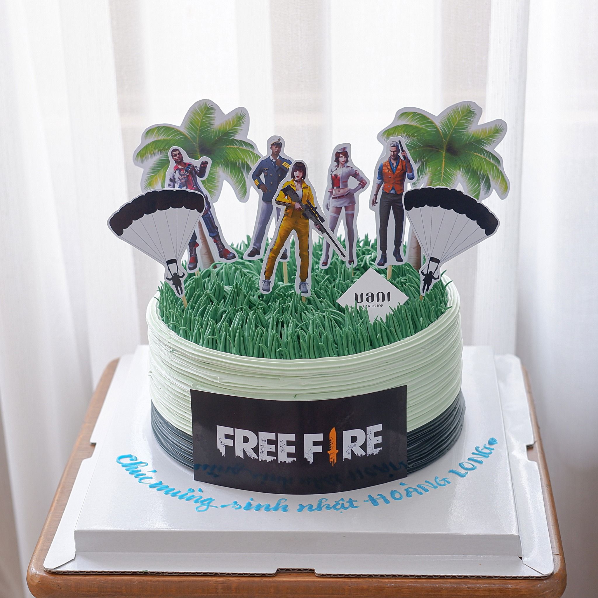  Bánh gắn topper chủ đề Free Fire 