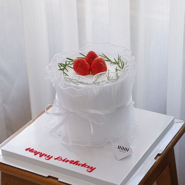  Bánh hoa gắn dâu 