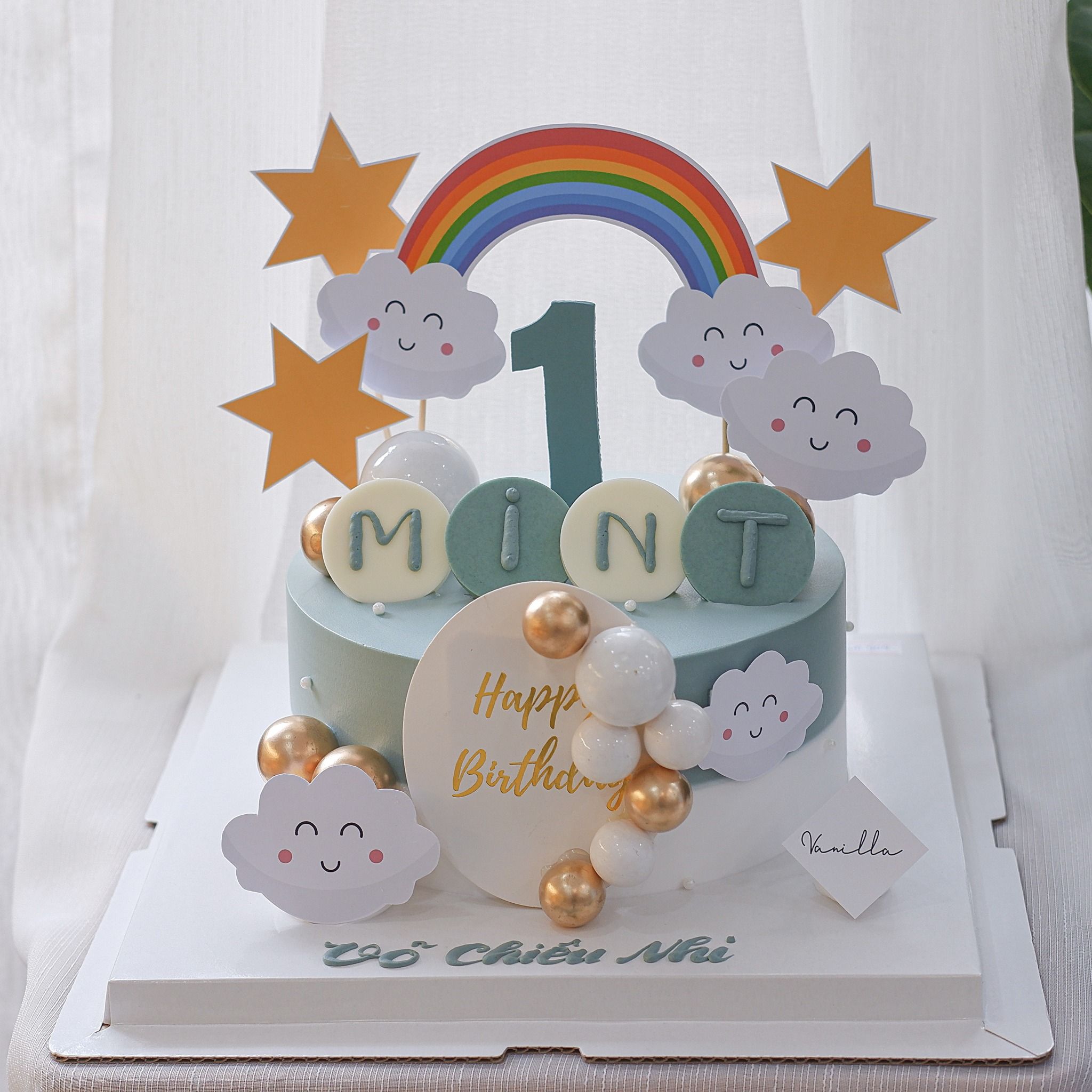  Bánh nặn chữ gắn topper chủ đề cầu vòng 