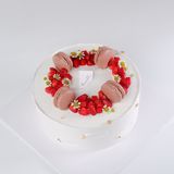  Bánh gắn dâu, macaron - bánh kem sinh nhật Đà nẵng 