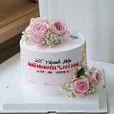  Bánh cưới trang trí hoa tươi 