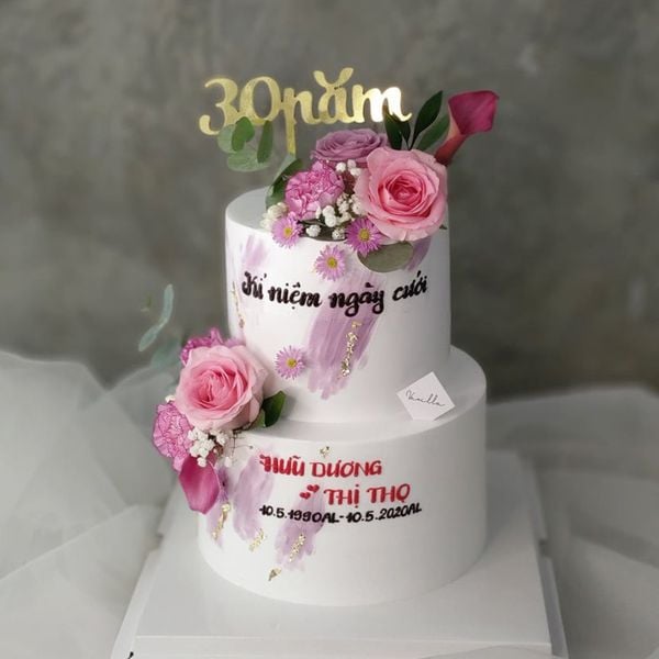  Bánh cưới 2 tầng gắn hoa tươi - Bánh cưới Đà Nẵng 