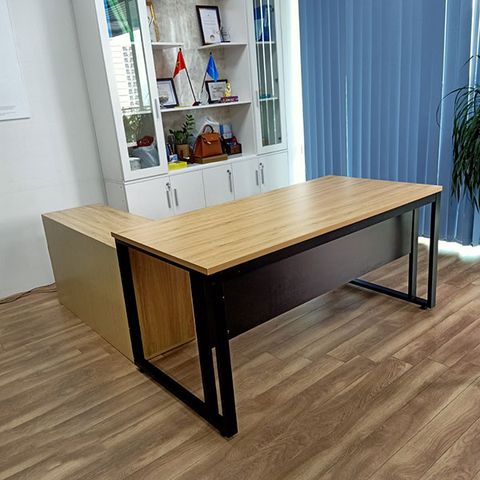 Bàn làm việc chân sắt 10